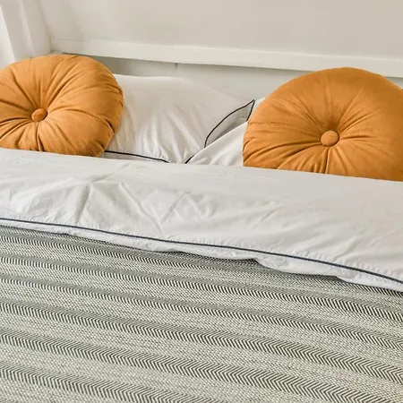 Spiegelgracht With Canal View