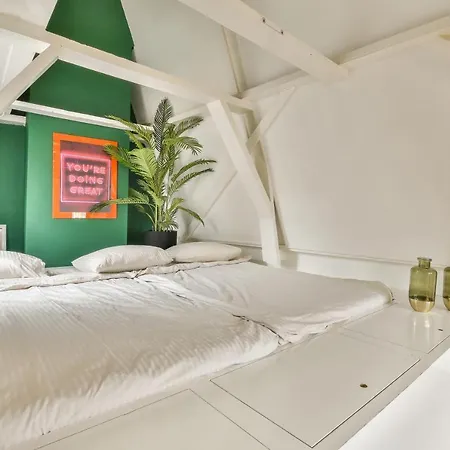 Spiegelgracht With Canal View