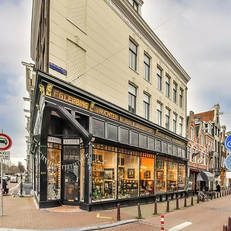 Spiegelgracht With Canal View